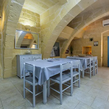 8 - Couples X 2 By Solea * Gharb (Gozo)