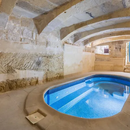 Gasthuis 8 - Couples X 2 By Solea Għarb
